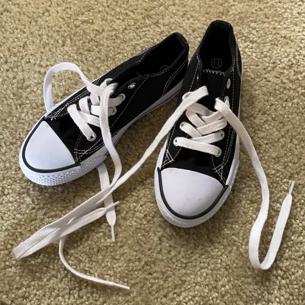 Converse sneaks